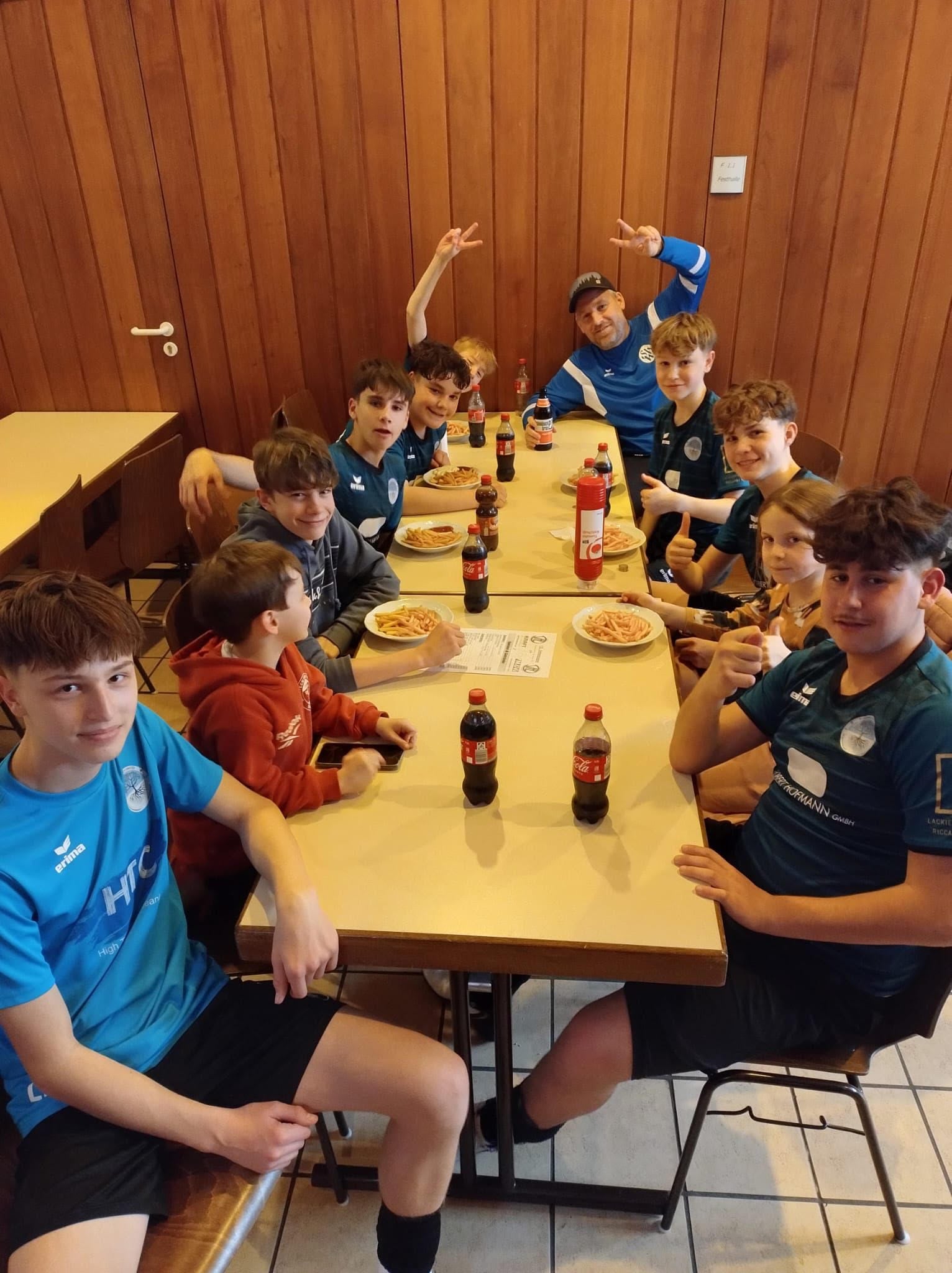 Job erledigt, auf zum gemütlichen Teil: C-Junioren beim Jugendchampions-Cup in Dettenhausen